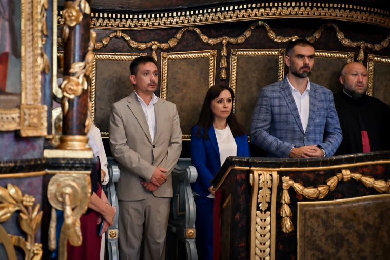 Александра Ћирић Бошковић на свечаној литургији освећења храма Рођења Пресвете Богородице у Сремској Каменици