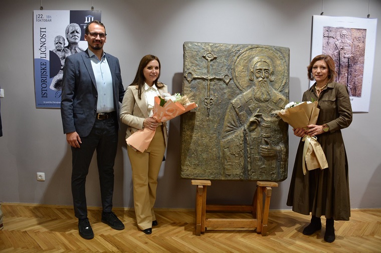 Секретарка Ћирић Бошковић свечано отворила изложбу „Историјске личности“
