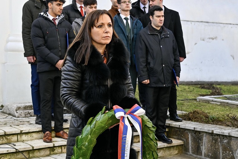 Секретарка Ћирић Бошковић положила венац на гроб краља Милана у Манастиру Крушедол